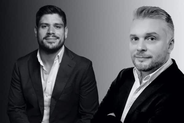 A gauche, Robert Marino, PDG de Qubit Pharmaceuticals, une deeptech de la recherche pharmaceutique co-fondée par 5 chercheurs issus d'institutions académiques en France et aux Etats-Unis, dont Jean-Philip Piquemal, à droite. (Crédit : Qubit Pharmaceuticals)