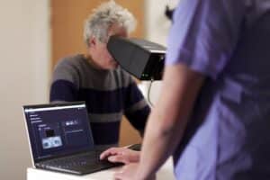 NeuroClues analyse le mouvement des yeux pour détecter des maladies neurodégénératives